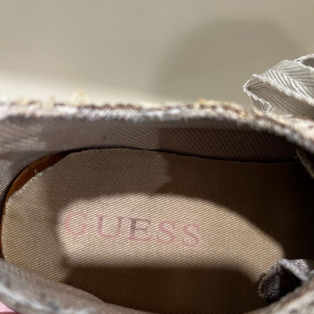 Unique Guess Lace-Up Runners Size 7 - Picture 4 of 6